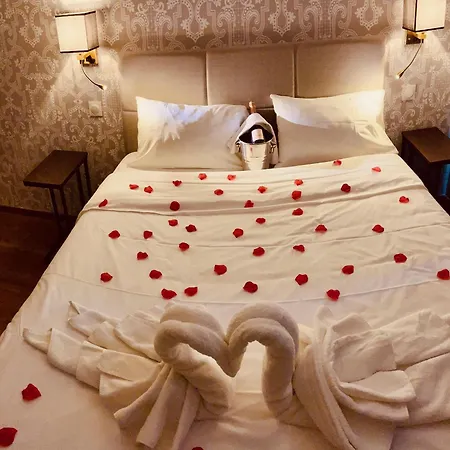 Le Coq Hardi Hotel *